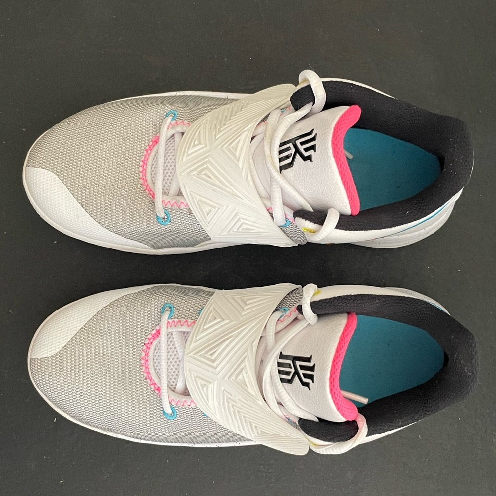 Nike Kyrie Flytrap 3. Youth Basketball shoes